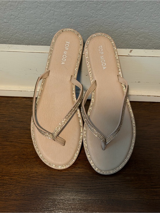 TOP Moda Shoes - 🎉TOP Moda rose Rhinestone Trim Flip Flop Sandals size 9